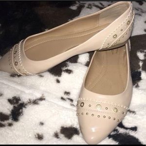 Nude pointed toe flats